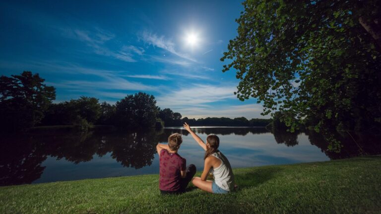 Scorpio Moon: Fiery Emotions & True Compatibility